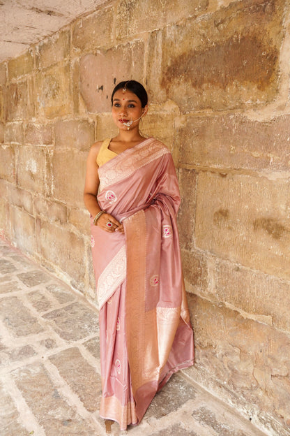 'Aayat' Coral Peach Floral Alfi Boota Katan Banarasi Saree