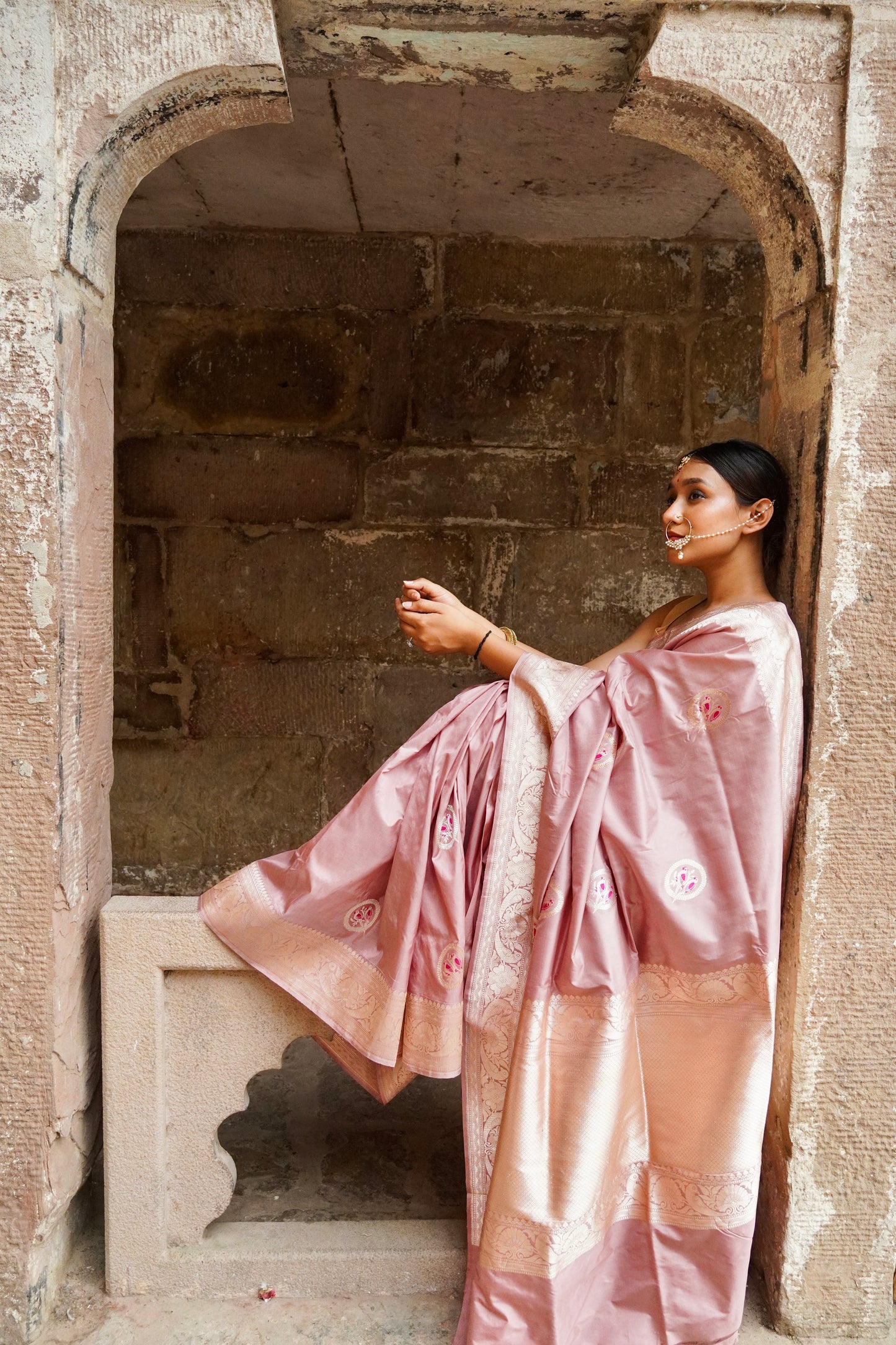 'Aayat' Coral Peach Floral Alfi Boota Katan Banarasi Saree